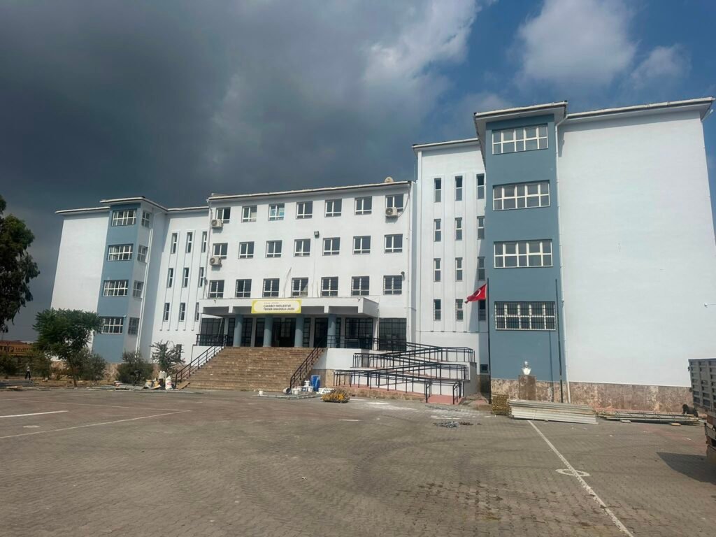 Adana Ceyhan Çakabey Lisesi Onarım İşi Tamamlandı